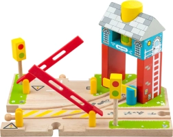 Paso a nivel de madera con señalización