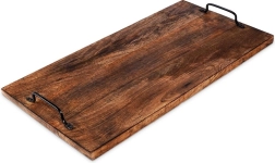 Tabla de servir de madera con asas metálicas 56 × 29,5 cm