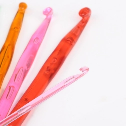 Set de 22 ganchillos para crochet en un estuche práctico