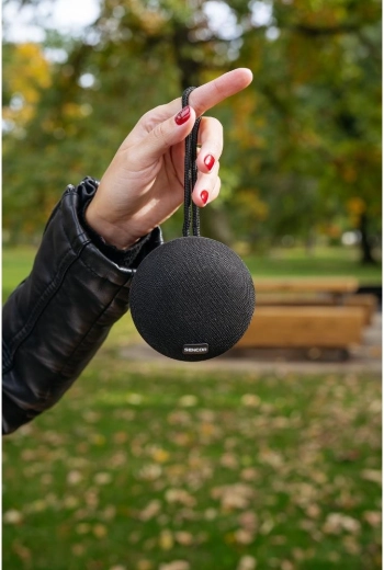 Altavoz ligero con práctica correa