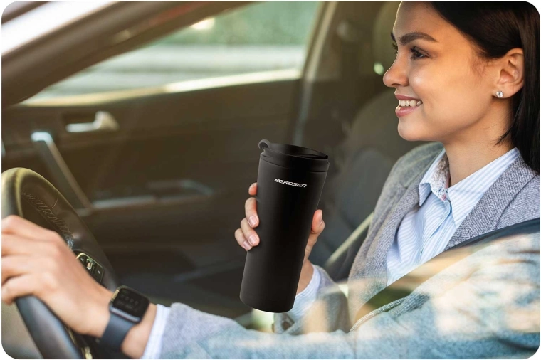 Ligera, resistente y lista para el portavasos del coche