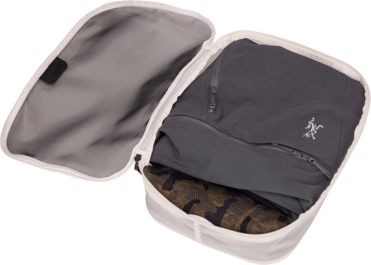 Cremalleras YKK resistentes y acceso sencillo