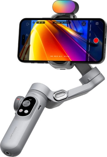 Luz RGB y pantalla OLED para un control total
