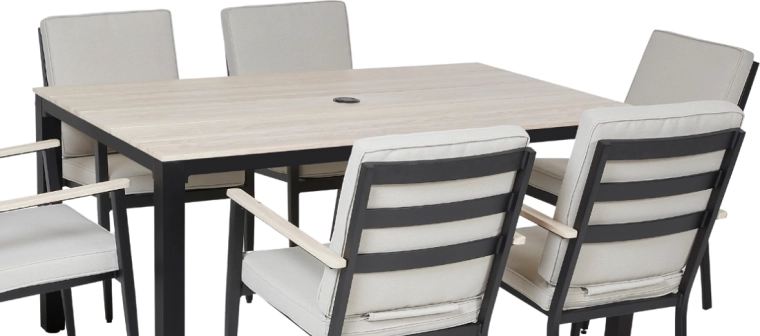 Mesa funcional con orificio para sombrilla