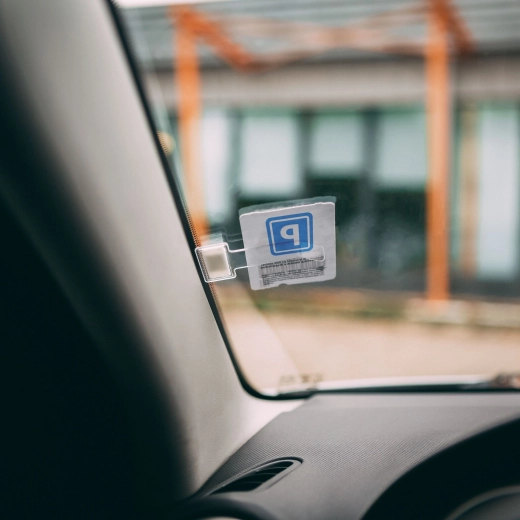 Soporte autoadhesivo para ticket de estacionamiento