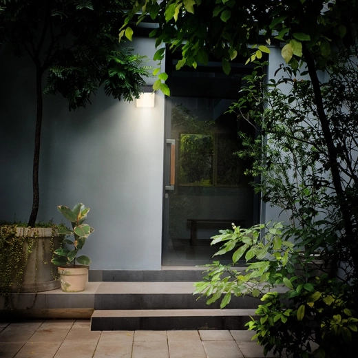 Luz cálida agradable e iluminación uniforme