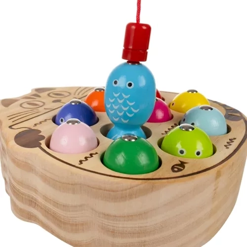 Tablero de madera con gatito y “peces” magnéticos