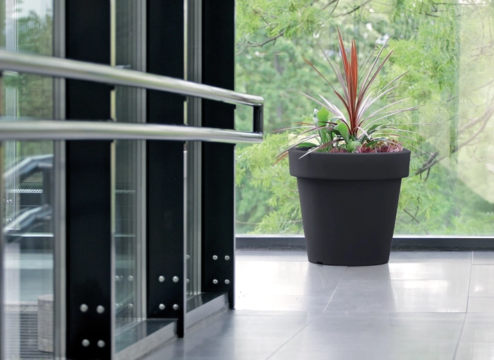 Resistente y estable para exterior e interior
