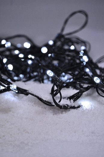 100 LED en blanco frío para una decoración llamativa