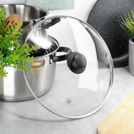 Borde de acero inoxidable resistente y asa cómoda