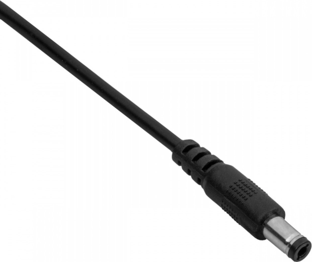 Conector firme de 5,5 × 2,5 mm y cable resistente