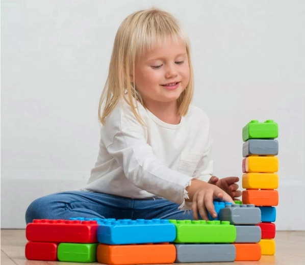 Bloques grandes y ligeros para manos pequeñas