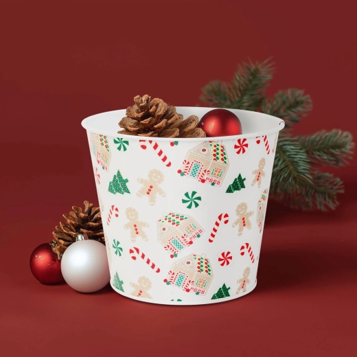 Macetero navideño de metal con forma de casita