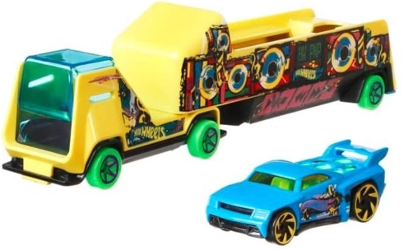El camión tractor y el coche por separado