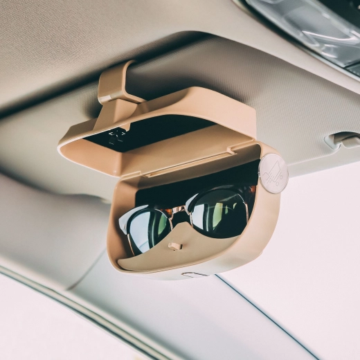 Portagafas y tarjetas para coche con clip – beige