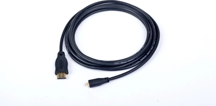 Cable HDMI a HDMI Micro v2.0 1.8M con conectores chapados en oro