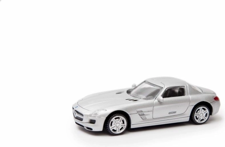 Escala 1:43 y longitud compacta de aprox. 11 cm