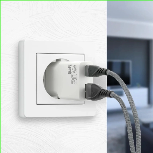 Dos salidas: USB‑C PD + USB‑A QC 3.0