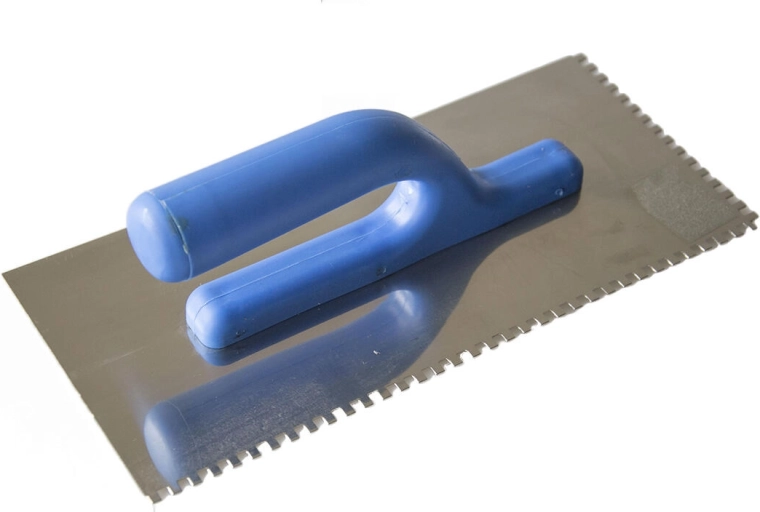 Llana dentada de acero inoxidable con dientes 4 × 4 mm, 270/280 × 130 mm