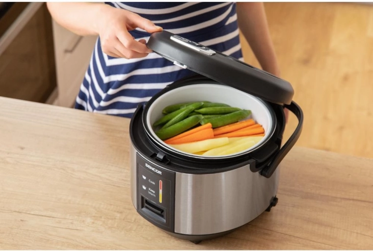 Cocción de arroz y verduras al vapor