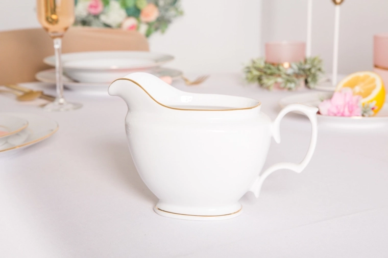 Elegancia atemporal de porcelana blanca
