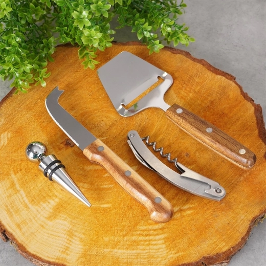 Cuchillo y cortador de queso con mangos de madera