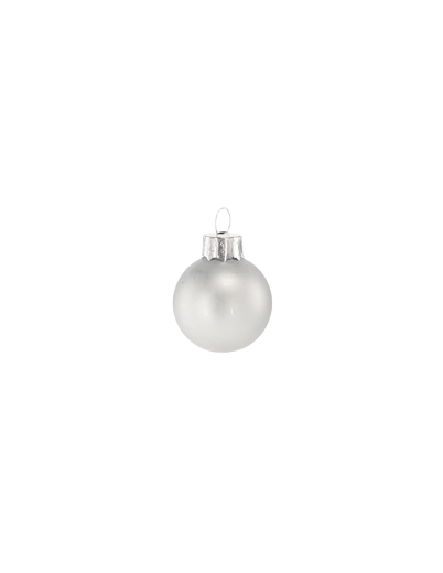 Elegante mezcla blanco‑plateada para un look moderno