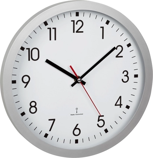 Reloj de pared analógico radiocontrolado TFA plateado