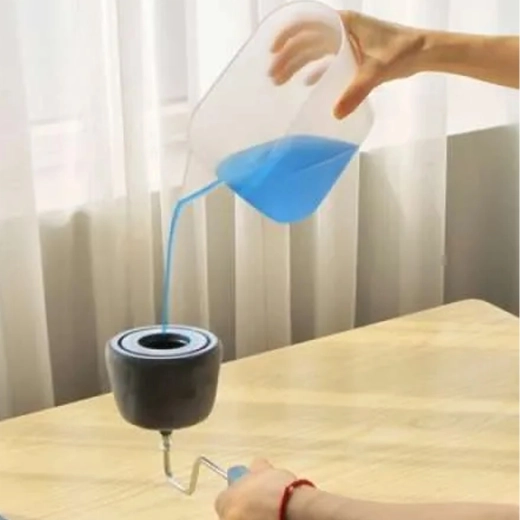 Depósito integrado para una pintura fluida