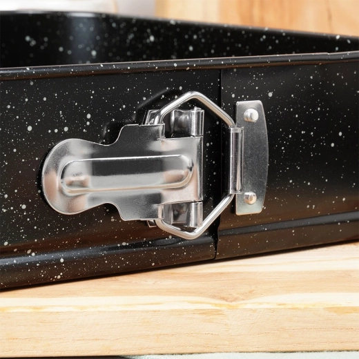 Desmoldado fácil gracias a los laterales desmontables