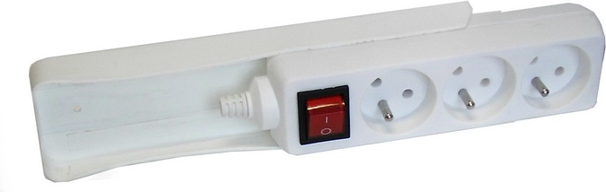 Compatible con regletas de 3–4 tomas