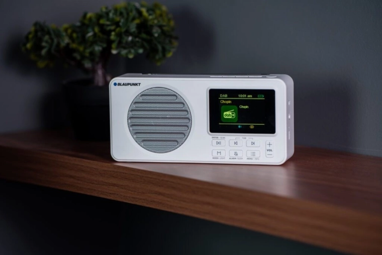 Radio portátil con alarma