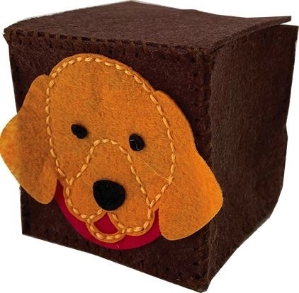 Caja de fieltro marrón con perrito – kit creativo de costura