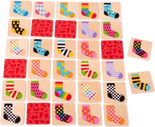 Memorama de madera con calcetines para niños