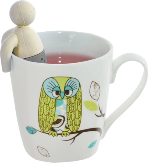 El muñeco se sujeta en el borde de la taza