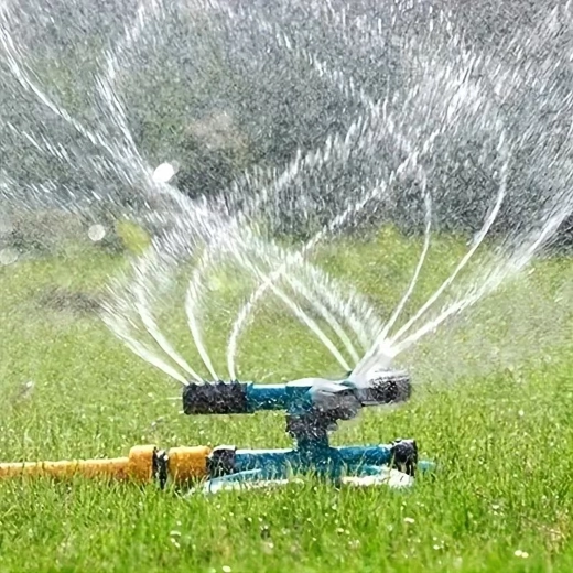 Aspersor rotativo de jardín 360° de tres brazos