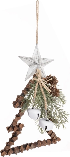 Decoración natural de piñas con forma de arbolito