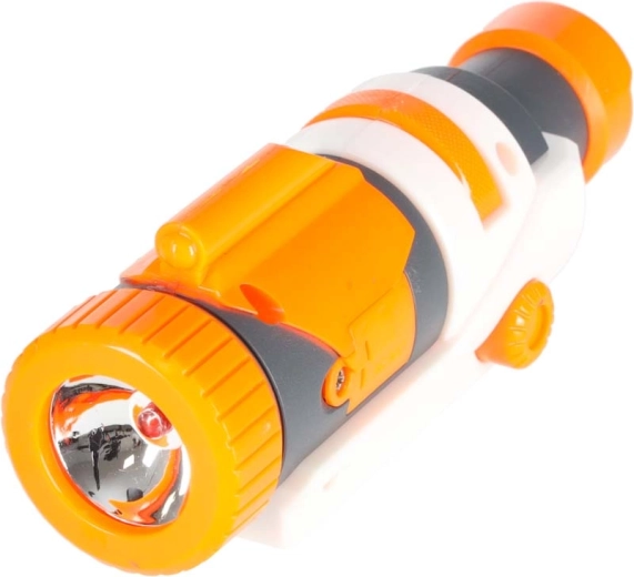 Linterna y silenciador para precisión