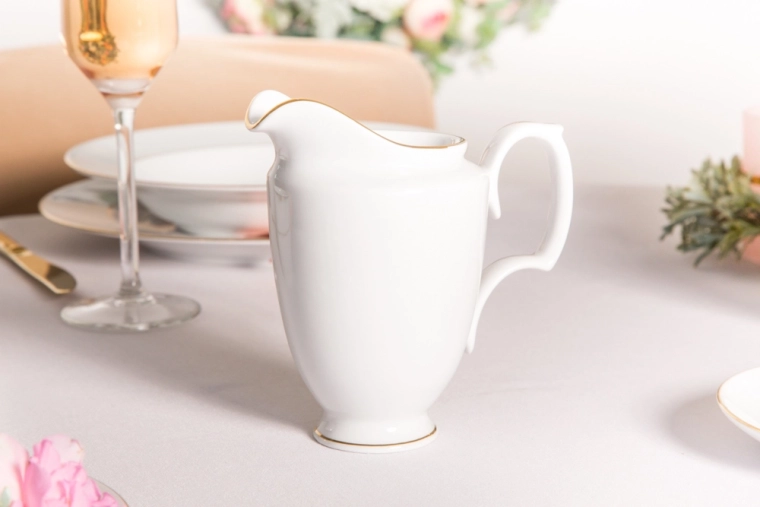 Blancura atemporal para la mesa diaria y festiva