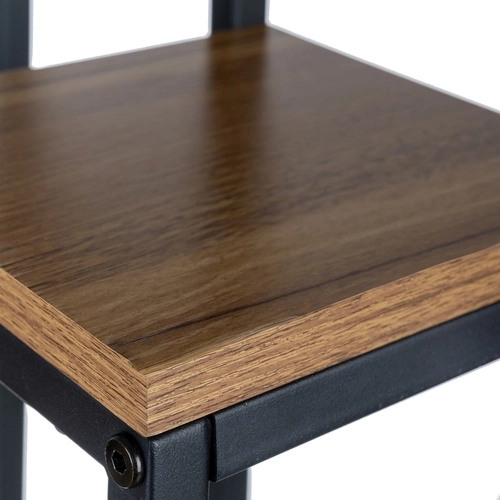 Combinación de metal y decorado de madera en estilo loft
