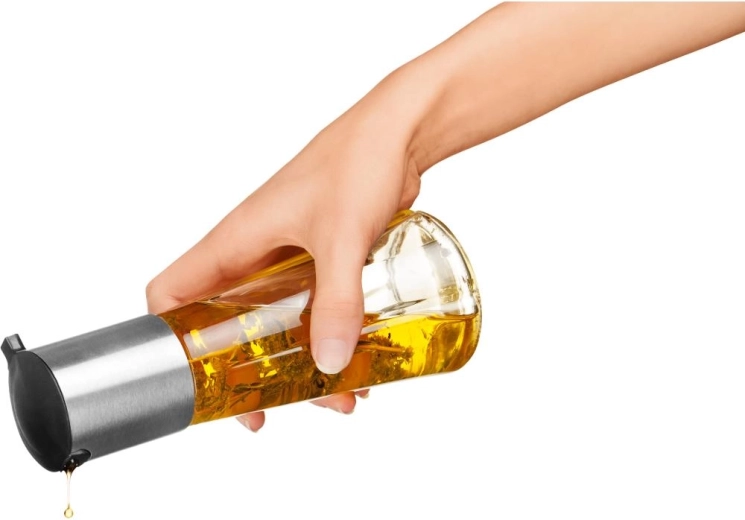 Vertido controlado de aceite y vinagre