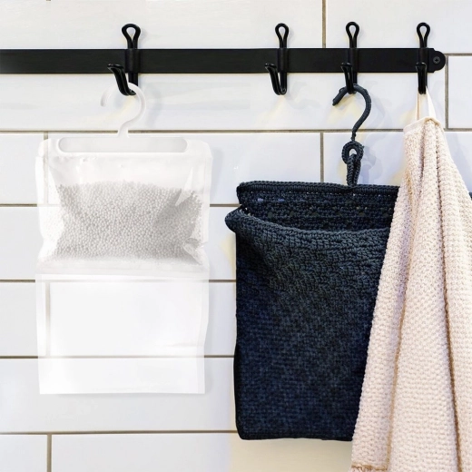 Fácil de colgar en armarios y baños