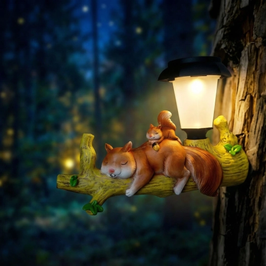 Luz LED solar colgante con ardilla