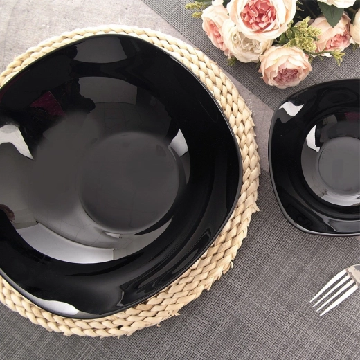 Diseño negro moderno para cualquier mesa