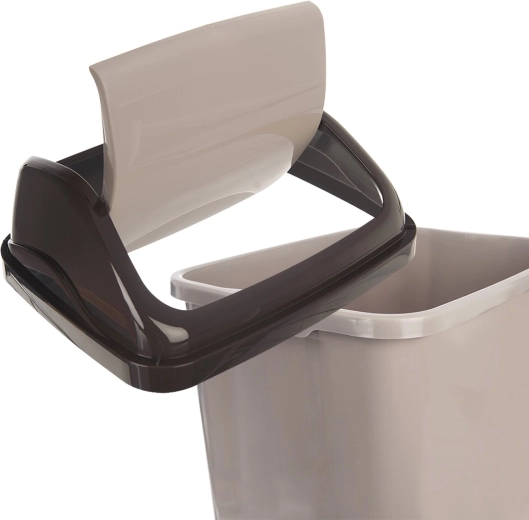 Tapa basculante para tirar la basura cómodamente