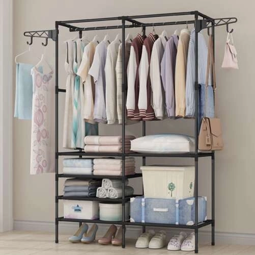 Organización ordenada de ropa y accesorios