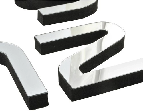 Elegantes números 3D con efecto espejo