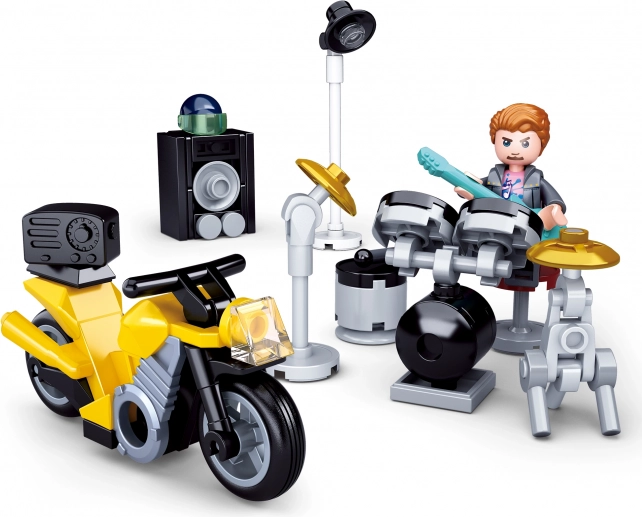 Sluban Town Baterista con Moto