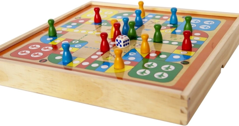 Tablero de juego y figuras para la diversión compartida