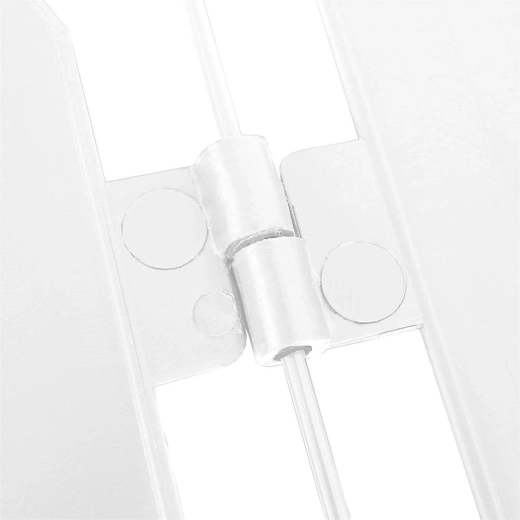 Material resistente con conectores metálicos